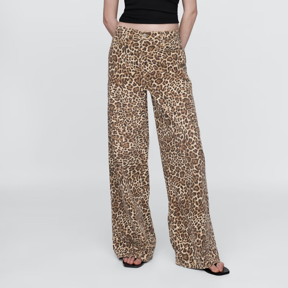 NWT GAP Mid Rise UltraSoft Leopard Baggy Jeans Size 32 Regular